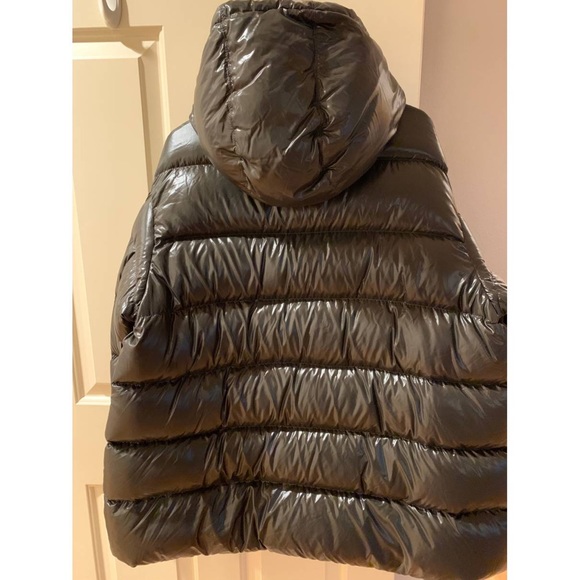 New Moncler liriope quilted glossed-shell down jacket in olive green color - Picture 10 of 14